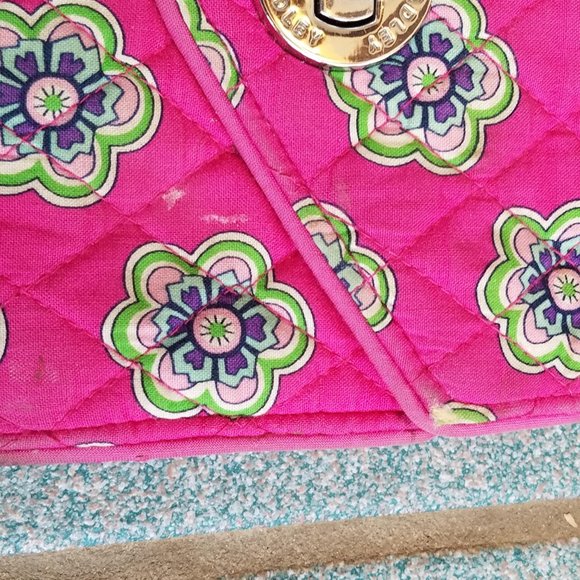 Vera Bradley Your Turn Pink Swirls Quilted Turn Lock Wristlet Wallet - Picture 11 of 16